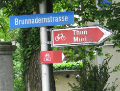 Brunnadernstrasse, Strassenschild