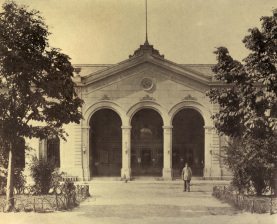 Bern, Einsteighalle des Kopfbahnhofes um
                          1860
