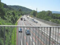 Mnchenstein: Sicht auf die Autobahn H18
                        ("Hochleistungsstrasse") von der
                        Brcke beim Rtihardhof 02