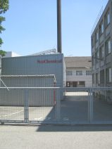 Schweizerhalle: Fabrikstrasse, Giftfirma
                        Sun Chemical, Kamin unterer Teil mit
                        Produktionsgebude