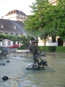 Basel, Tinguelybrunnen, Figur
                      "Fontne"?