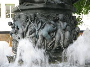 Basel, Zschokkebrunnen,
                                Wasserspeifiguren 06