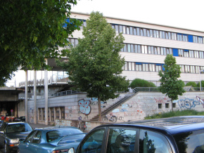 Basel, Sankt-Alban-Rheinweg, das
                      IV-Ausbildungszentrum an der Autobahnbrcke, eine
                      "herrliche" Lage (01)