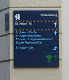 Basel,
                      Sankt-Alban-Vorstadt, Touristentafel
                      "Mhlenberg", Nahaufnahme