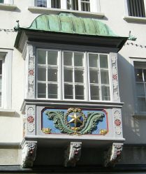 St. Gallen: Spisergasse 19, der farbig bemalte
                Erker, Nahaufnahme