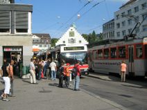 St. Gallen: Haltestelle Marktplatz Bohl,
                Megatrolleybus nach Winkeln