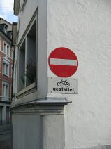 St. Gallen: Engelgasse, Strassenschild
                        Einbahnstrasse velodurchlssig