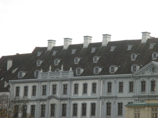Basel, das Blaue Haus mit einem
                            Gelnder mit Kelchen und Knospen