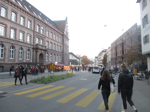 Basel
                        Petersgraben, Sicht auf die Herbstmesse am
                        8.11.2021