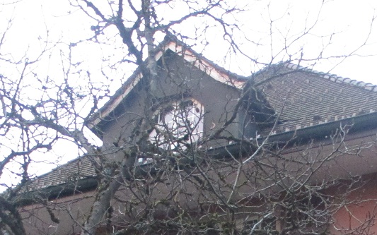 Langenthal, die Terror-Steiner-Schule und
                        ihre Fassade mit Mansarde als Pyramide