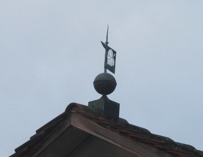 Langenthal
                        Terror-Steinerr-Schule, der Werksaal mit der
                        Kugel fr die Weltdominanz auf dem Dach, Zoom