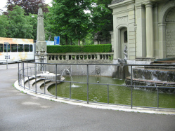 Thunplatz-Brunnen, Wandkpfe