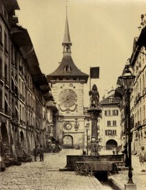 Bern, Kramgasse und Zytgloggeturm vor
                          1890