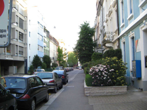 Basel, Breisacherstrasse mit Sicht auf die
                      Florastrasse