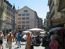 Zurich, Hirschenplatz (Stag Square) with
                        hotel "Wellenberg" ("Wave's
                        Mountain")