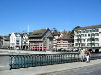 Zurich, Mnsterbrcke (Cathedral Bridge),
                        sight of the Limmat Quay