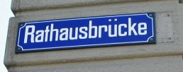 Road sign "Rathausbrcke"
                        ("Town Hall Bridge")