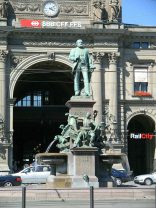 Alfred Escher Fountain before Zurich Main
                        Station