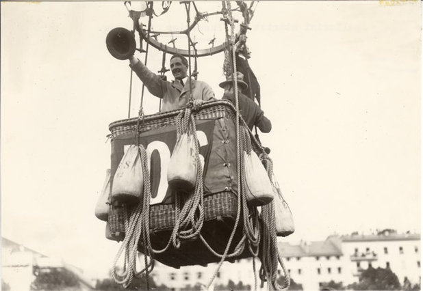 Eduard-Spelterini im startenden Ballonkorb