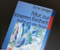 Surava-Buch
                          "Mut zur inneren freiheit" unter dem
                          Pseudonym "Ernst Steiger"