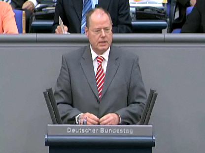Peer Steinbrck im
                        Bundestag bei seiner Rede gegen die Anstiftung
                        zur Steuerhinterziehung durch die Schweiz und
                        Liechtenstein (01)