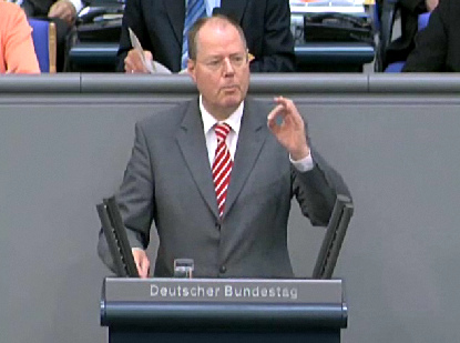 Peer Steinbrck im
                        Bundestag bei seiner Rede gegen die Anstiftung
                        zur Steuerhinterziehung durch die Schweiz und
                        Liechtenstein (02)