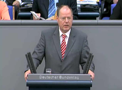 Peer Steinbrck im
                        Bundestag bei seiner Rede gegen die Anstiftung
                        zur Steuerhinterziehung durch die Schweiz und
                        Liechtenstein (03)