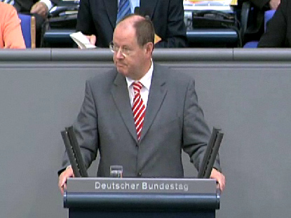 Peer Steinbrck im
                        Bundestag bei seiner Rede gegen die Anstiftung
                        zur Steuerhinterziehung durch die Schweiz und
                        Liechtenstein (04)