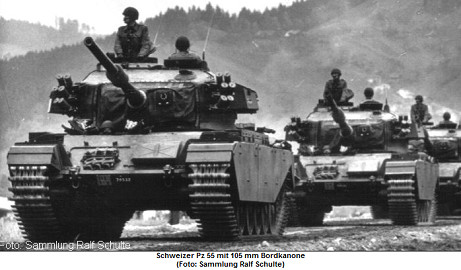 Schweizer
              Panzer Pz55 in den 1960er Jahren ca.: Viele schweizer
              "Kommandanten" bten sich im Sadismus und
              erfanden spezielle "Panzerspiele"