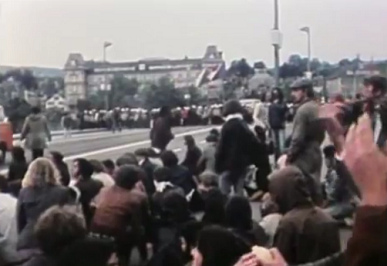 Demonstration with the banner
                          "Without police no riot" ("Ohne
                          Polizei kein Krawall"), June 21, 1980,
                          bully police blocking Lake Bridge (Seebrcke)