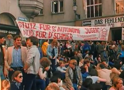 Demonstration on Deer Square
                  (Hirschenplatz) on the evening of Sep. 4, 1980 with a
                  banner "money for the youth center not for the
                  police" (German: "Geld frs Jugendhaus,
                  nicht fr die Polizei")