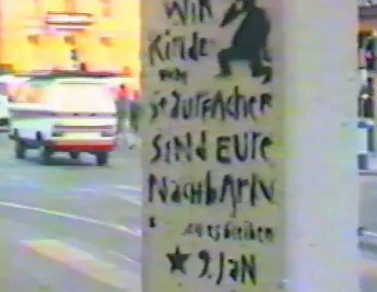 Graffiti "Children
                          from Stauffacher will be your neighbors also
                          after January 9" ("Wir Kinder vom
                          Stauffacher sind eure Nachbarn und bleiben *
                          9. Jan")