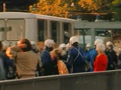 Zrich
                        Bahnhofquai, Rundschlag von Schlgerpolizist auf
                        Frau mit blondem Kopf, Abend des 4.9.1980