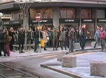 Rumung
                        der Badenerstrasse 2 am 9. Januar 1984,
                        Sympathisanten jubeln zurck