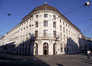 Die UBS AG in Basel,
                        Zentrum des Organisierten Verbrechens unter
                        Ospel und Villiger, seit 1998 "UBS AG"
                        genannt