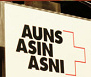 AUNS-Rednerpult mit
                          dem AUNS-Logo