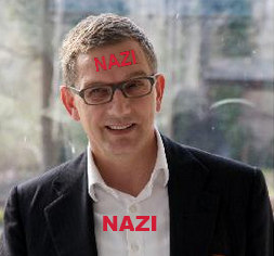 Der Nazi-Propagandist der
                        SVP, Alexander Segert 2011, jagt Menschengruppen
                        mit Nazi-Methoden mit Plakaten in Nazi-Farben