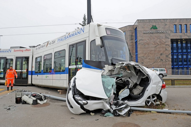 Accident of murder tram Glatt Valley tramway
                against car, victim heavily injured, April 5, 2013 02