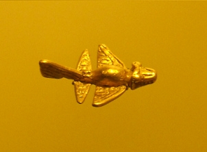 Goldmuseum in Bogota, Flugzeug 02 in der Vitrine
                  der Tolima-Kultur