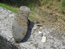 Schuhsohle mit Schlssel teilweise geputzt