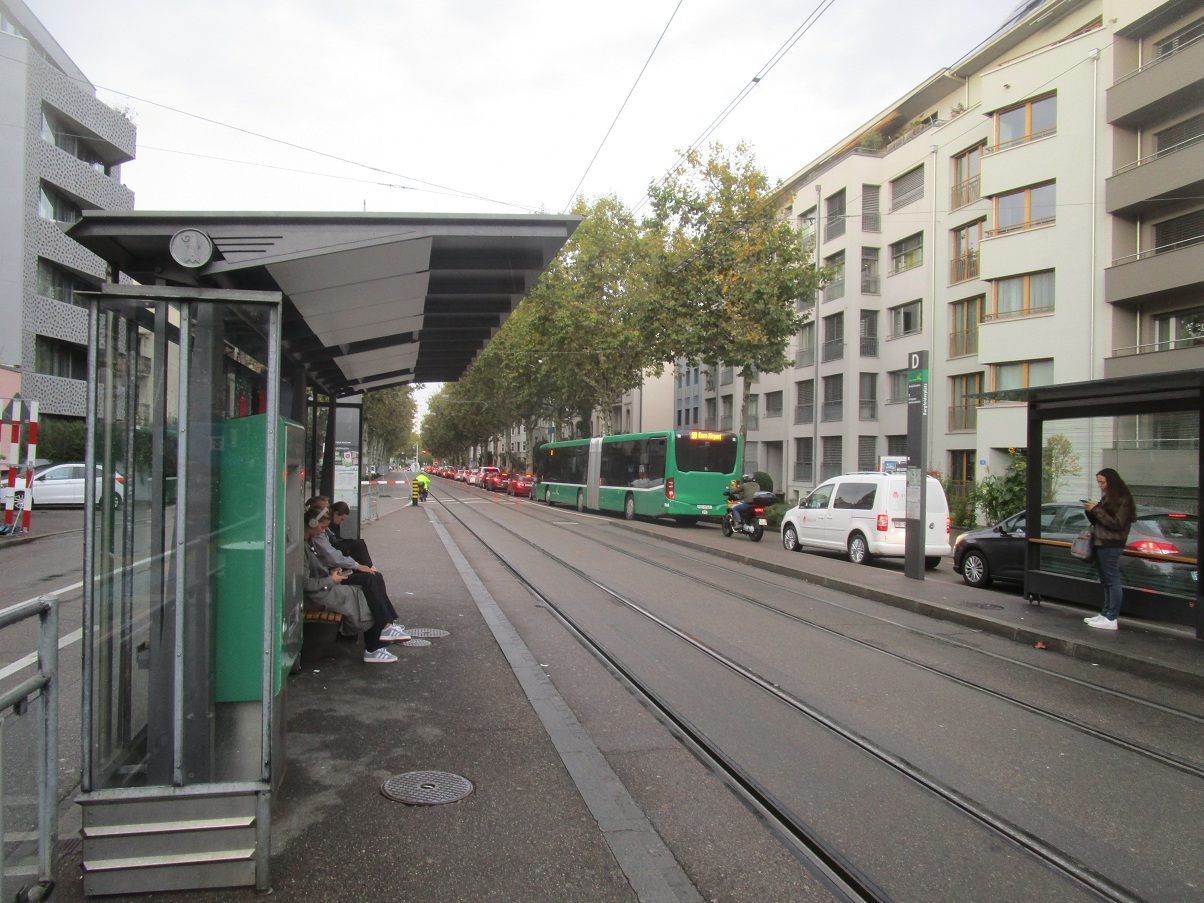 Basel: Dauerstau wegen dem zu eng
gebauten Kannenfeldplatz zu Spitzenzeiten
bis zum Burgfelderplatz, und der
"Schnellbus"
"Flughafenbus" Nr. 50 steht
mindestens 10 Minuten im Stau - und
nebendran sind die Tramgleise FREI! - das
ist feministischer WAHNSINN! Basel:
Dauerstau wegen dem zu eng gebauten
Kannenfeldplatz zu Spitzenzeiten bis zum
Burgfelderplatz, und der
"Schnellbus"
"Flughafenbus" Nr. 50 steht
mindestens 10 Minuten im Stau - und
nebendran sind die Tramgleise FREI! - das
ist feministischer WAHNSINN!
