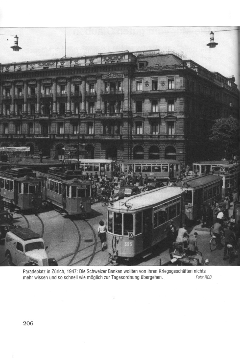 Seite
                                              206: Der Paradeplatz in
                                              Zureich (Z�rich), der
                                              Platz der Versickerung, im
                                              Jahre 1947: Die Schweinzer
                                              (Schweizer) Banken wollten
                                              von ihren Kriegsgesch�ften
                                              [mit dem Dritten Reich von
                                              1939-1945] nichts mehr
                                              wissen und so schnell wie
                                              m�glich zur Tagesordnung
                                              �bergehen...