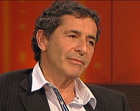 Roger Schawinsky im
                                    "Club", 26.1.2010, er will
                                    mit Deutschen nicht mehr Hochdeutsch
                                    sprechen