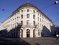 Die Bank UBS AG in Basel, die
                                    fr�her "Bankverein" hiess
                                    - das ist die kriminellste Bank der
                                    Schweiz, wo weltweite Mafia-Gelder
                                    des Internationalen Verbrechens
                                    gewaschen werden